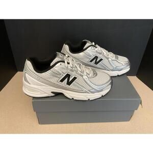 New! New Balance 740 Grey/Black Athletic Shoes. Youth’s 5Y. Women’s 6.5. Nice!